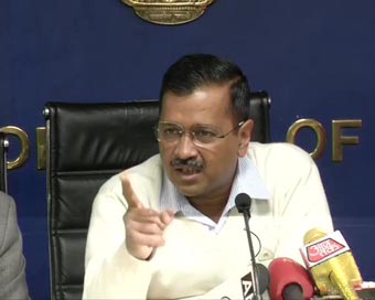 Kejriwal announces Rs 10 lakh for kin of violence victims