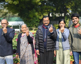 Arvind Kejriwal & family cast vote    