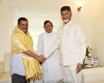 New Delhi: Andhra Pradesh Chief Minister N. Chandrababu Naidu meets Delhi Chief Minister Arvind Kejriwal and Loktantrik Janata Dal (LJD) leader Sharad Yadav in New Delhi, on Oct 27, 2018. (Photo: IANS)
