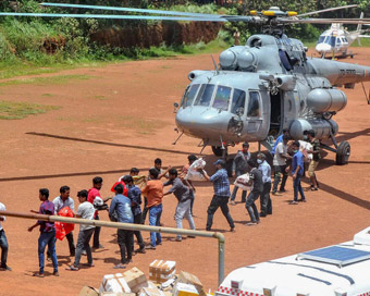 Chengannur: Indian Navy supplies Food and materials to the flood affected people of Chengannur district of the Kerala, on Wednesday.