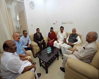  Chennai: President Ram Nath Kovind visits at Kauvery Hospital where DMK President M Karunanidhi is being treated in Chennai on Aug 5, 2018.