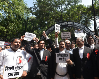 Mumbai: Lawyers continue to protest for the fourth day, outside the Andheri Court in Mumbai, on Nov 6, 2019. (Photo: IANS)