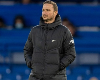 Liverpool interim coach Lijnders tests positive for COVID-19, match with Arsenal in doubt