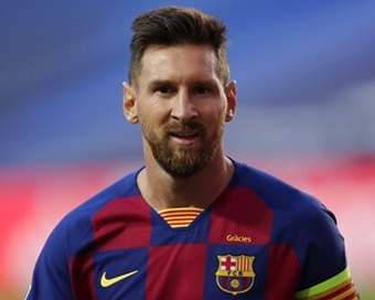 Lionel Messi informs Barcelona he wants to leave