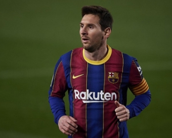 Lionel Messi hat-trick keeps Argentina on track for Qatar