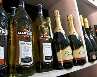 Delhi government focuses on smooth liquor supply chain