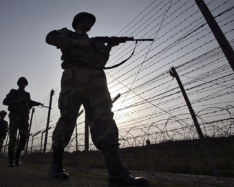 Pak resorts to intense shelling on LoC in J&K