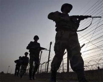 Indian, Pakistani armies trade heavy fire on LoC