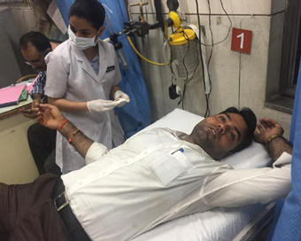  New Delhi: A lawyer who got injured during a scuffle that broke out between the Delhi Police and lawyers at the Tis Hazari court, receives treatment at a hospital in New Delhi on Nov 2, 2019. According to sources, the scuffle broke out over a parkin