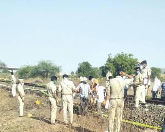 Train crushes 14 migrants in Maharashtra