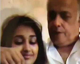 Mahesh Bhatt with Jiah Khan (snap from old video)