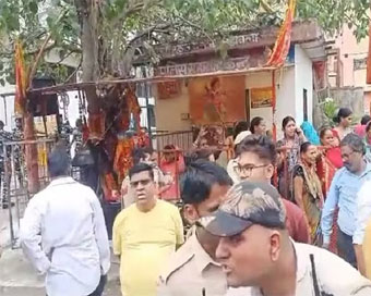 Clash erupts between Delhi Police, locals over removal of temple