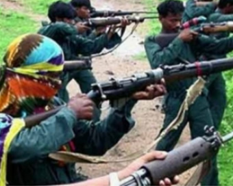 Maoists attack Bihar railway station, take official hostage