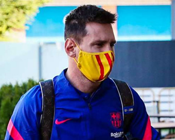 Lionel Messi in mask (file photo)