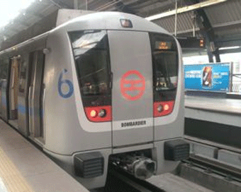 Kejriwal launches common card for Metro, buses