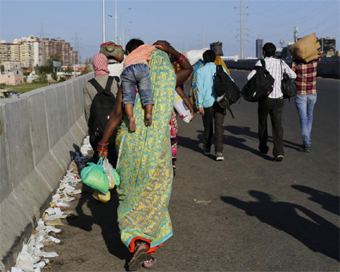 Buses for migrants moved to Noida by Congress stopped