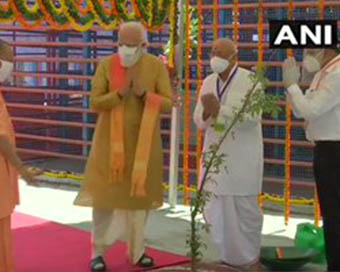 Modi, Bhagwat share stage for the first time since 2014