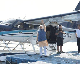 Modi takes seaplane on last day of Gujarat campaign