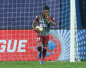 Mohun Bagan beat hapless Bengaluru 2-0, close gap on Mumbai