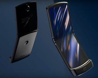  Motorola razr foldable phone