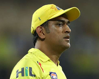 Placing older players on the field Dhoni