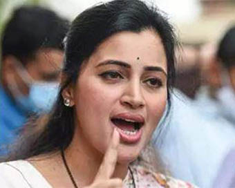  Amravati Lok Sabha MP and ex-filmstar Navneet Kaur Rana
