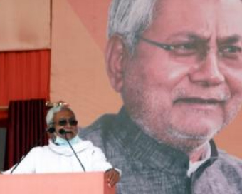 NDA, Grand Alliance caught in neck and neck fight for Bihar Assembly