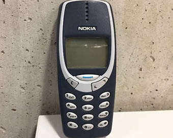 Unbreakable Nokia 3310 turns 20, fans nostalgic