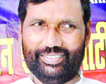 Paswan meets SC/ST MPs to discuss quota in promotions