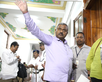 Bengaluru: Rebel Congress legislator ST Somashekar arrives at Karnataka Assembly Speaker Ramesh Kumar