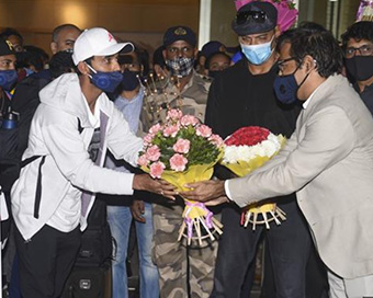  Rahane receives red carpet welcome on reaching Mumbai home