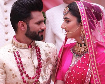 Rahul Vaidya, Disha Parmar spark off wedding rumours with music video pic