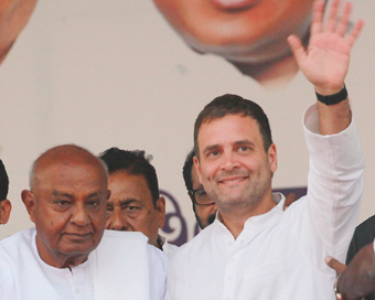Bengaluru: Congress President Rahul Gandhi and JD(S) Supremo HD Devegowda during Congress and JD(S) joint public meeting at Bengaluru International Exhibition center, in Bengaluru on March 31, 2019. (Photo: IANS)