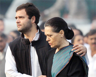 Congress leaders Sonia Gandhi and Rahul Gandhi (file photo)