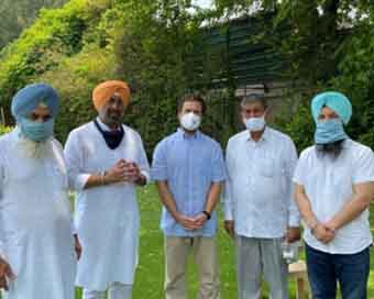 Rebel AAP MLAs meet Rahul Gandhi in Delhi, merge outfit