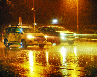 Mercury dips as rain lashes Delhi-NCR, AQI expected to improve