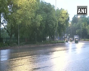 Delhi, adjoining cities receive light spells of rain