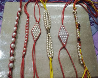 Rakhis