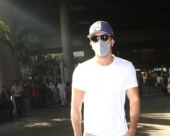 Ranbir Kapoor spotted in mask