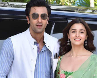 Ranbir Kapoor with girlfriend Alia Bhatt (file photo)