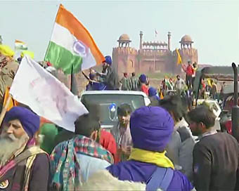 Farmers swarm Red Fort