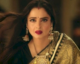 Rekha looks ageless in 