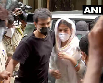 Rhea Chakraborty, brother Showik and father Indrajit arrive at the ED office in Mumbai