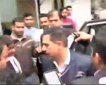 Robert Vadra at ED for 2nd day of questioning