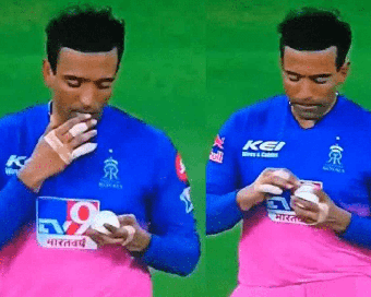 IPL 2020, RR vs KKR: Robin Uthappa accidentally applies saliva on ball