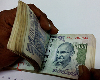 Rate woes: Rupee to weaken as further repo cut expected