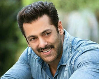 Salman Khan plants rice saplings at the farm