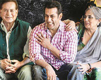 Salman Khan drives home to visit parents amid lockdown 4.0