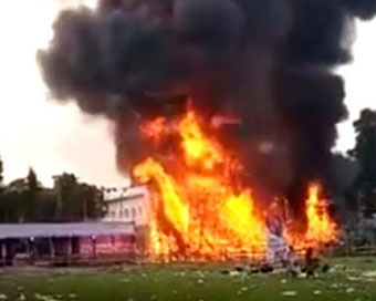 Fire breaks at Salt Lake Durga Puja pandal