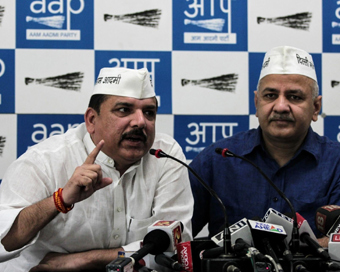 New Delhi: AAP leaders Sanjay Singh and Manish Sisodia address a press conference in New Delhi, on April 20, 2019. (Photo: IANS)